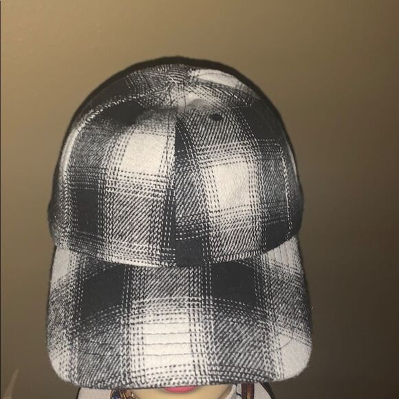 White and Black buffalo cap - Picture 2 of 4